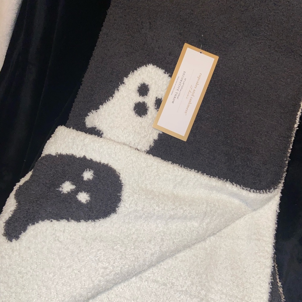 Black & White Ghost Blanket & Pillow - Picture 3 of 4